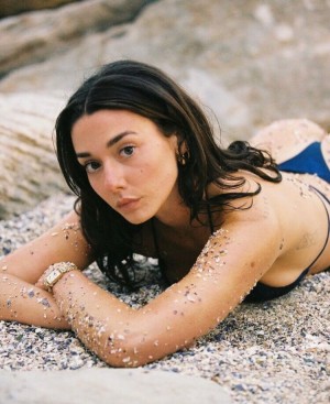 Zoe Kalotheos Photo #7