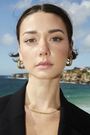 Zoe Kalotheos Photo #8