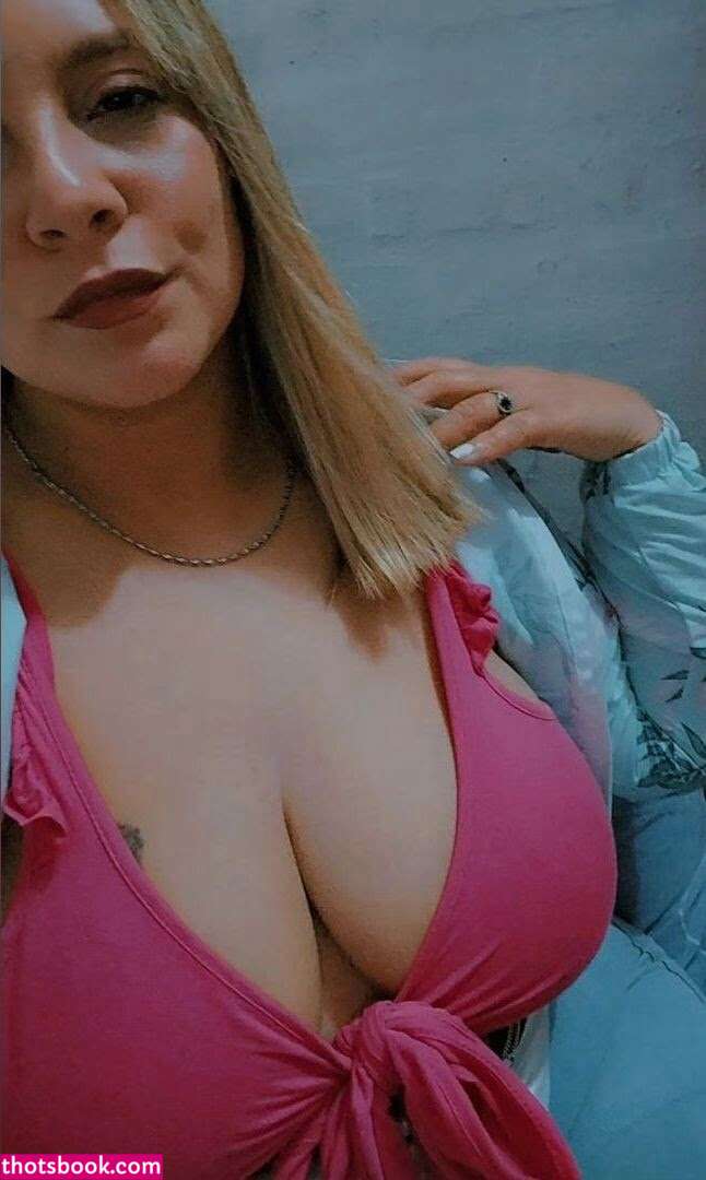 Estefani Favila Photo #7