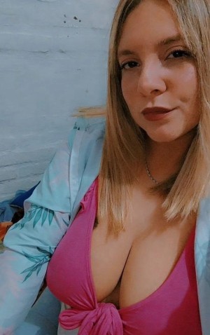 Estefani Favila Photo #9