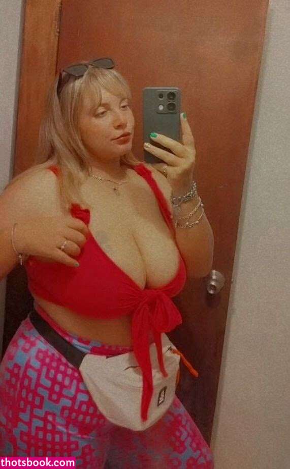 Estefani Favila Photo #23