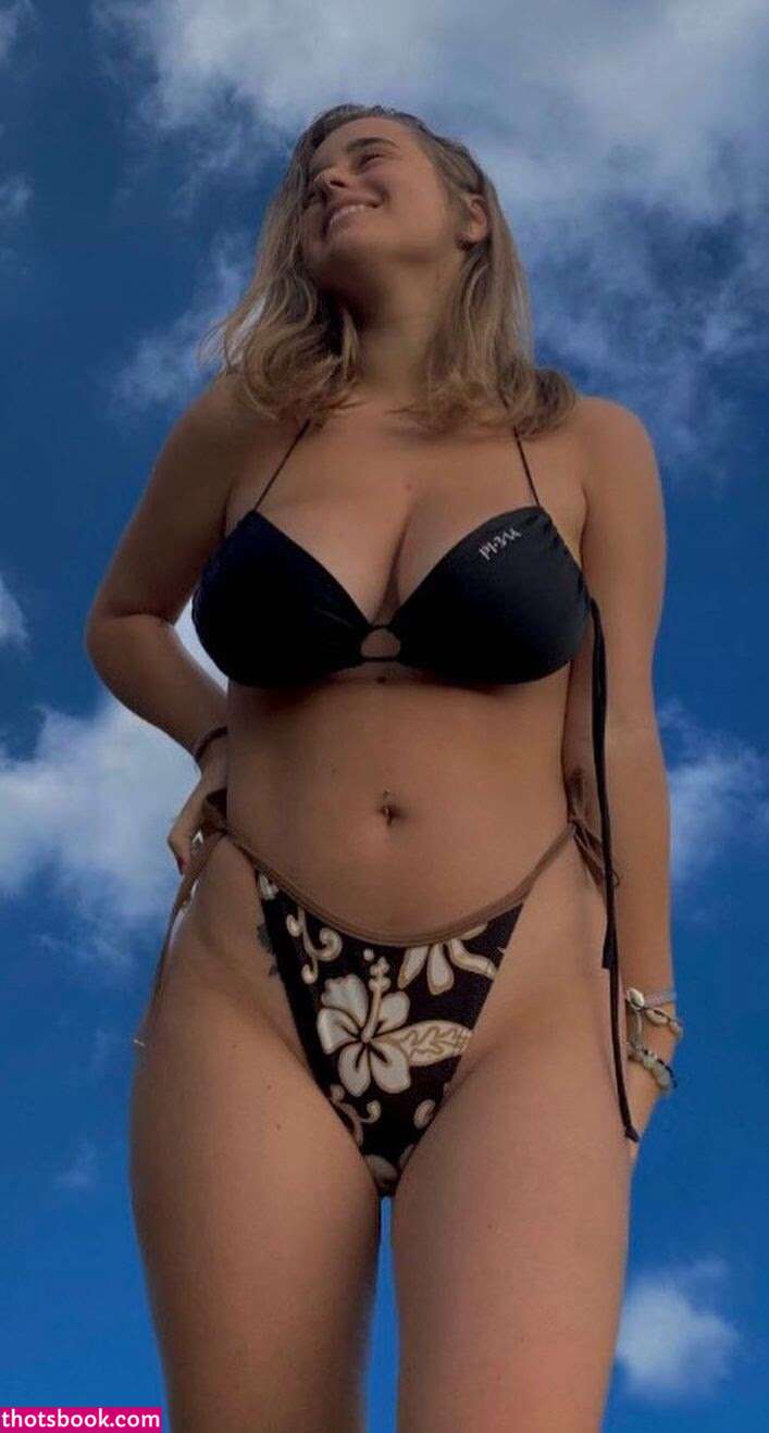 Julia Gomez Photo #9