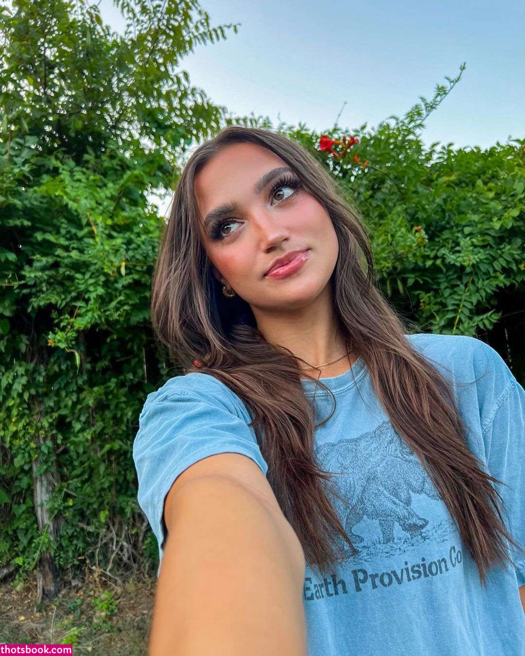 Katie Thompson Photo #5