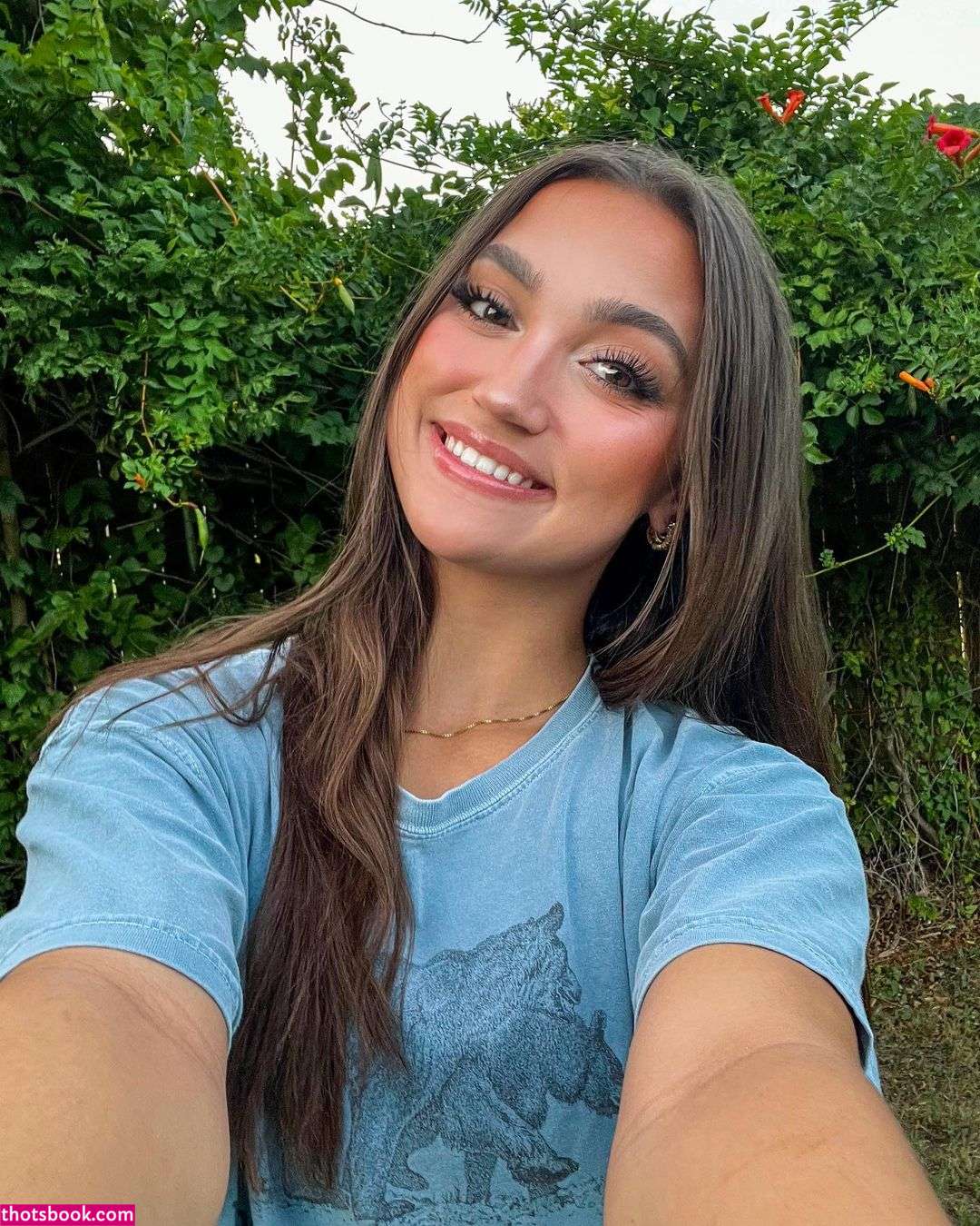 Katie Thompson Photo #6