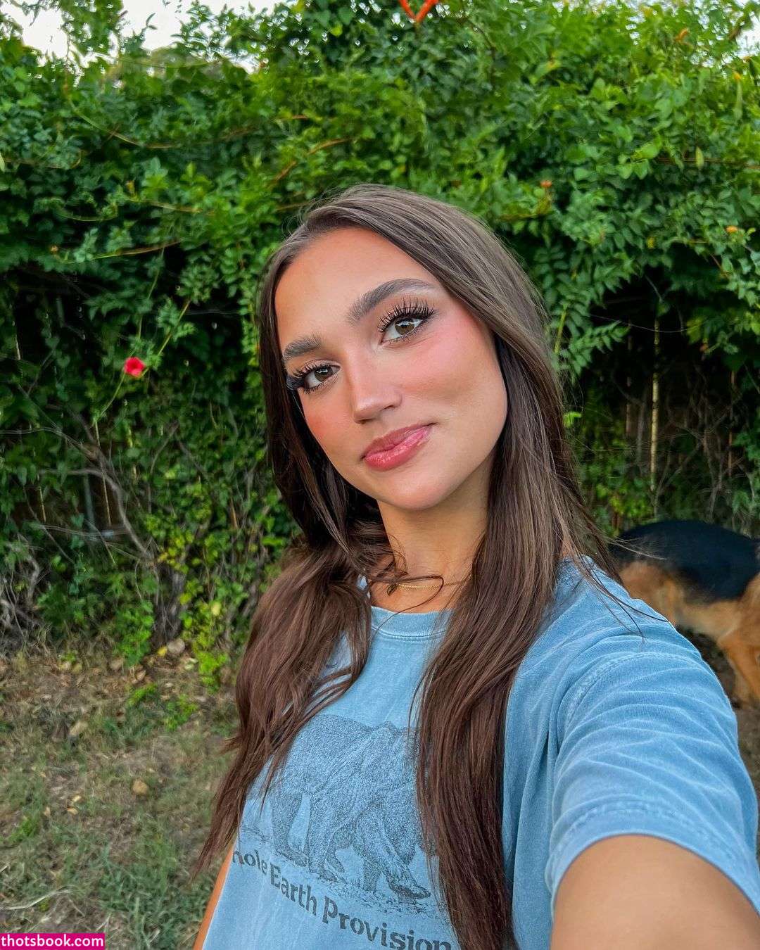 Katie Thompson Photo #7