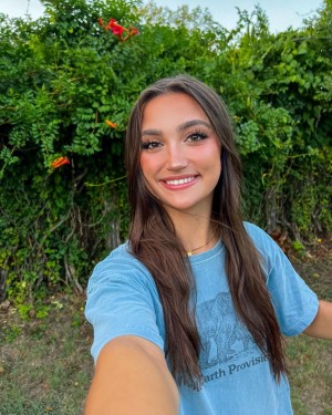 Katie Thompson Photo #4