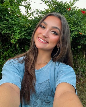 Katie Thompson Photo #6