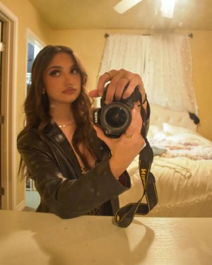 Katie Thompson Photo #18