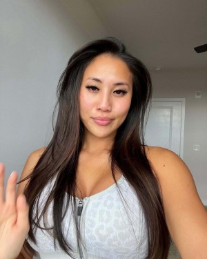 Yenni Huynh Photo #18