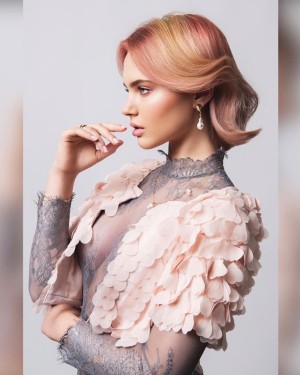 Julia Van Hest Photo #9