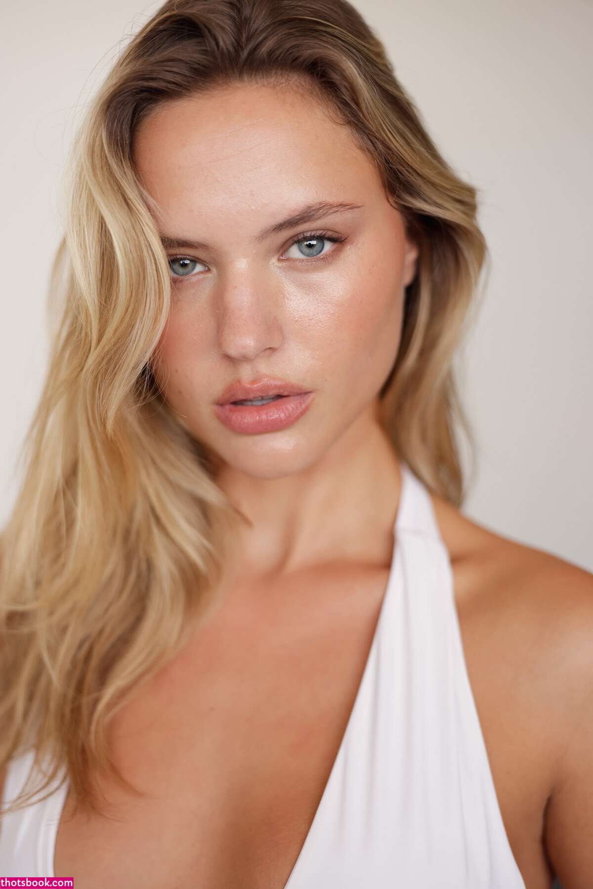 Julia Van Hest Photo #21