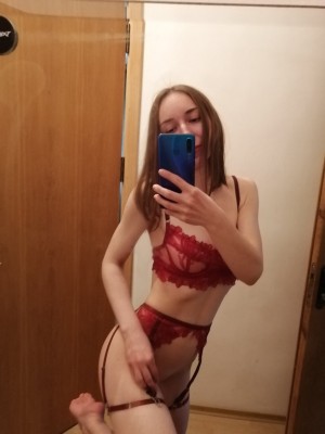 Kate Hmilecka Photo #17