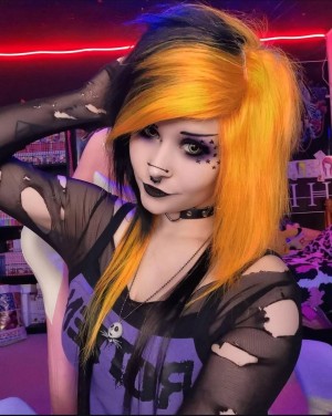 Catastrophiclarawr Photo #4