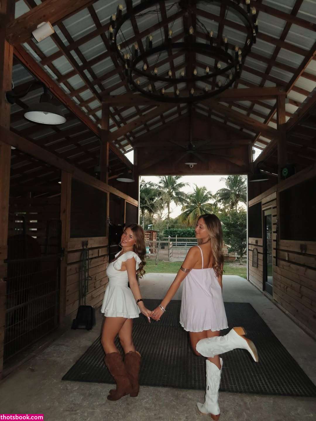 Ariana White Photo #38