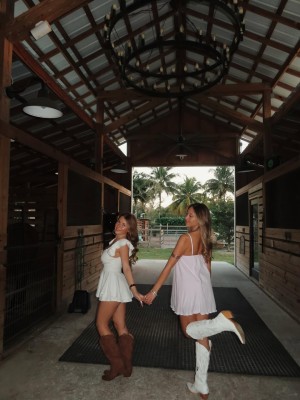 Ariana White Photo #38