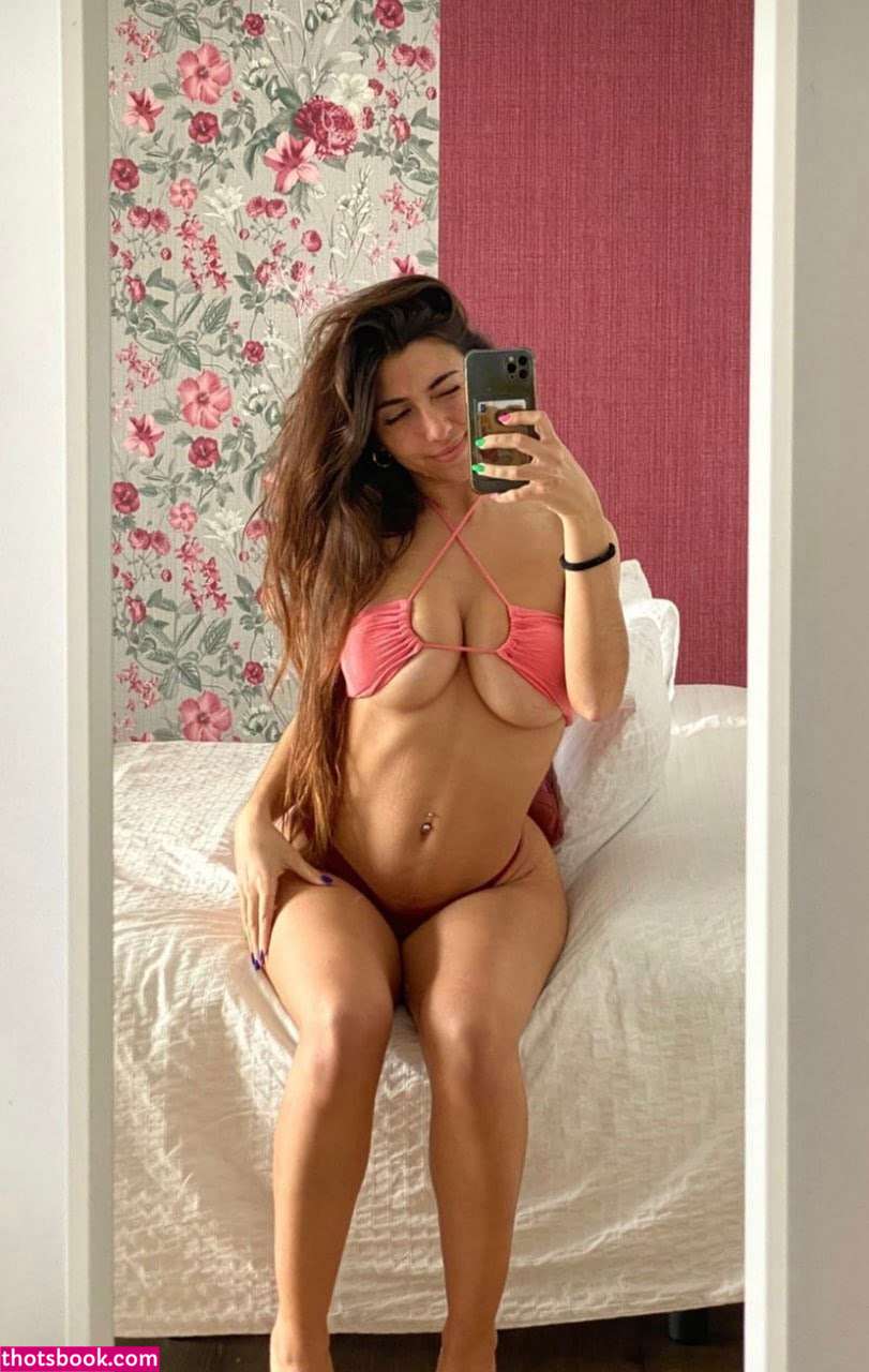 Astrid Millan Photo #15