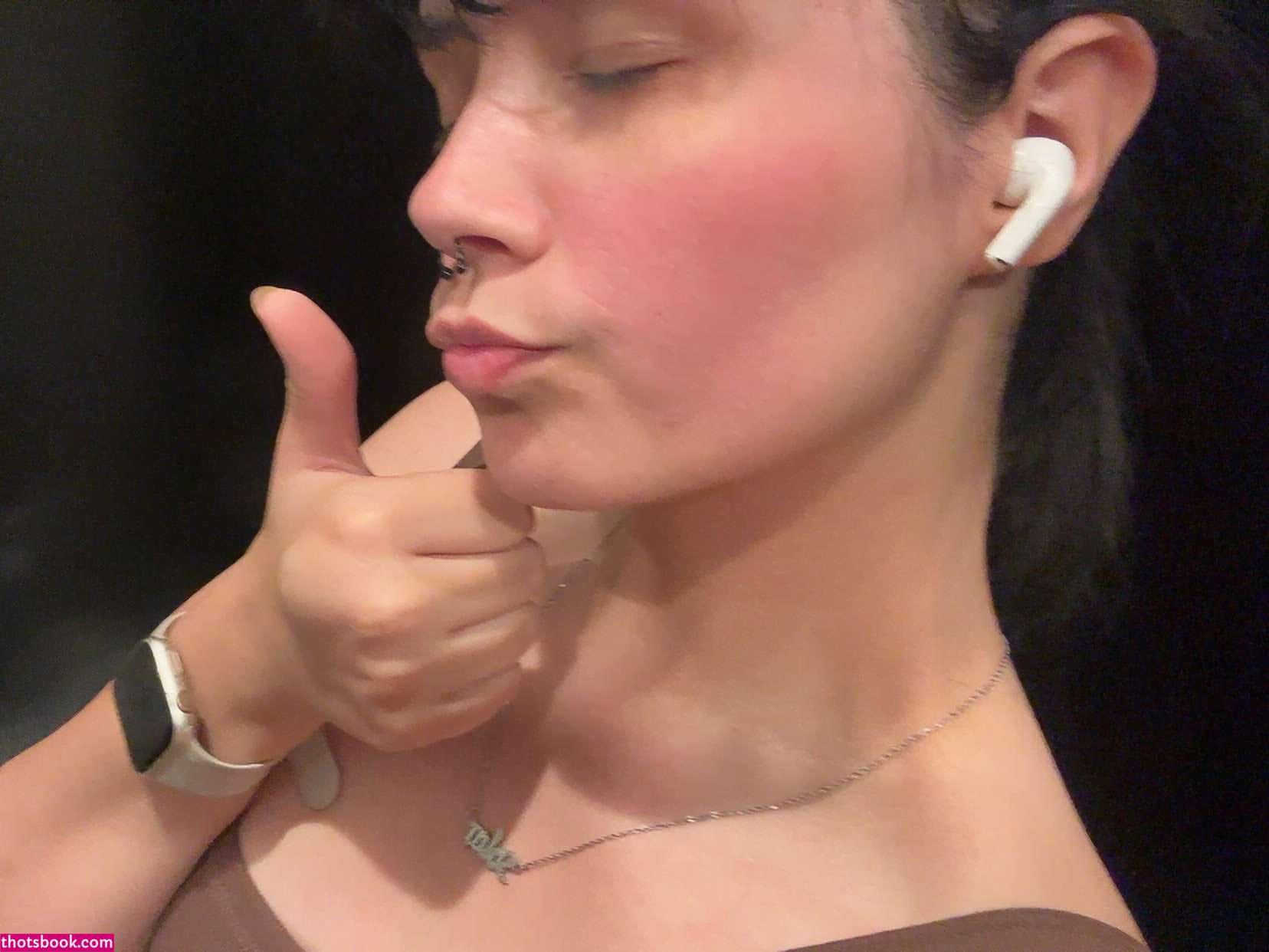 Julia Graham Photo #16