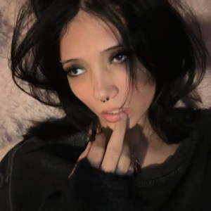 Julia Graham Photo #8