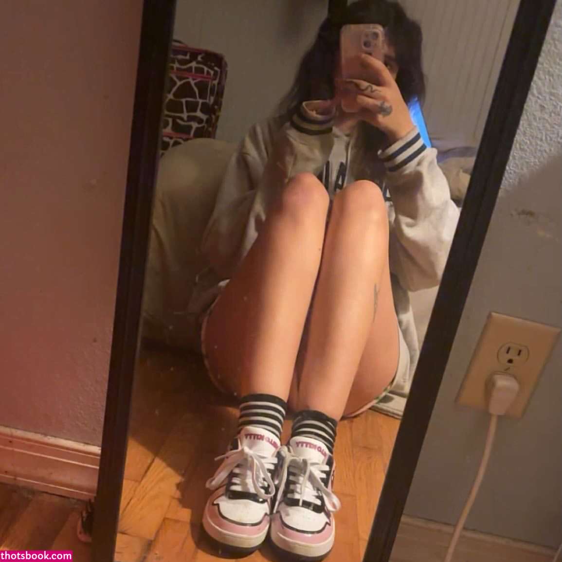 Julia Graham Photo #30