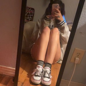 Julia Graham Photo #30