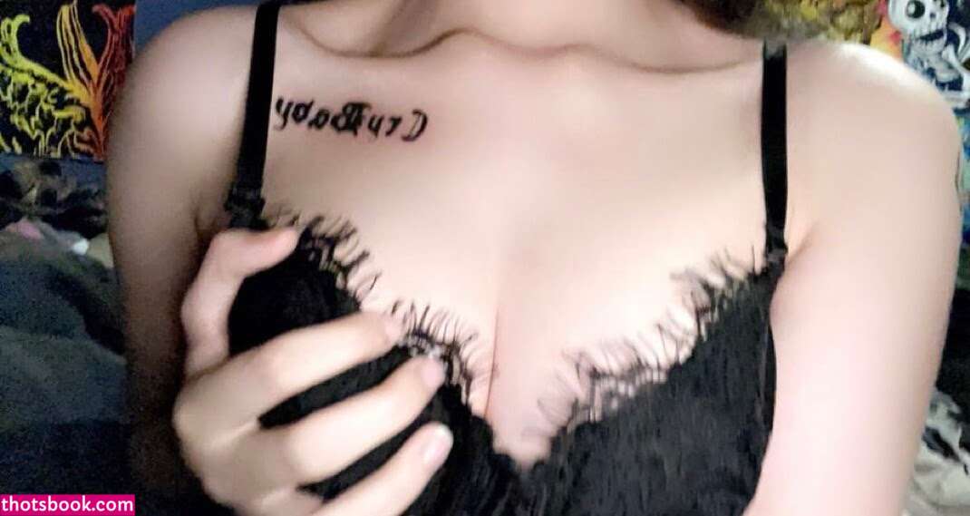 Julia Graham Photo #53