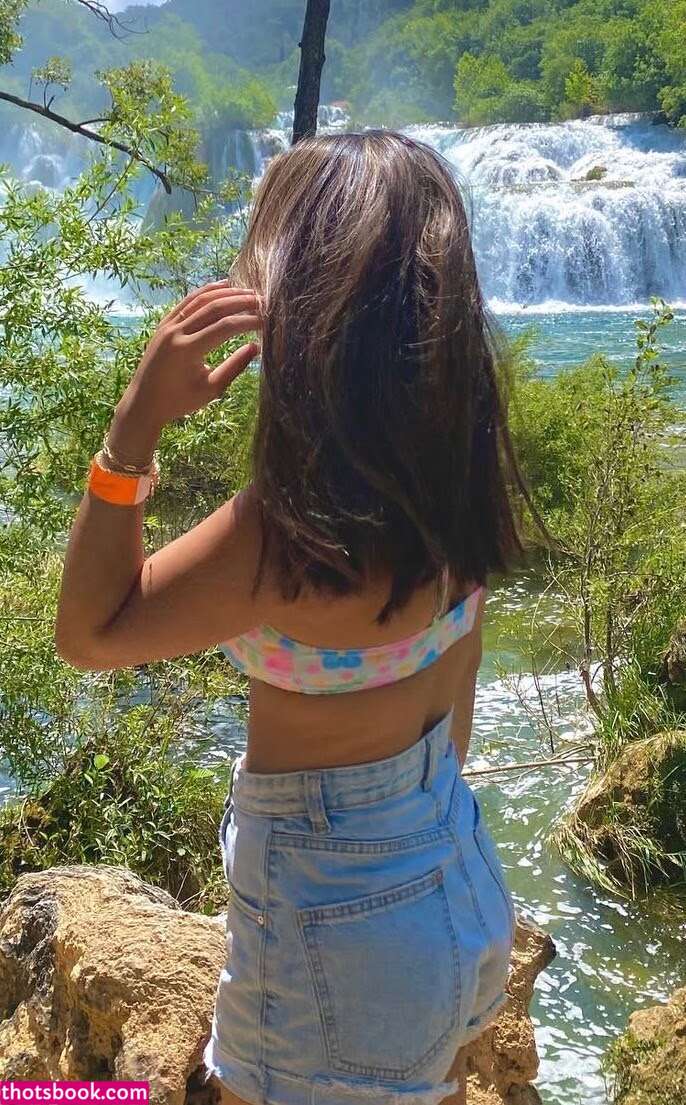 Emily Guyen Photo #5