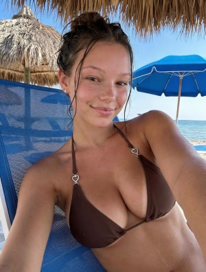 lauranowwak Photo #15