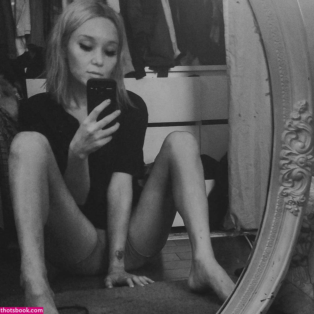 Nova Rockafeller Photo #7