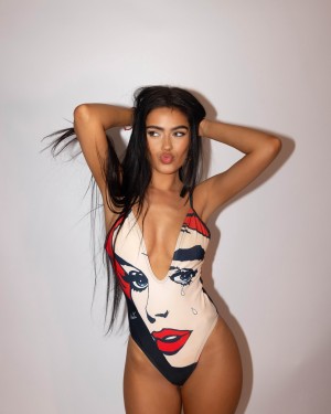 Roxanarosuu Photo #11