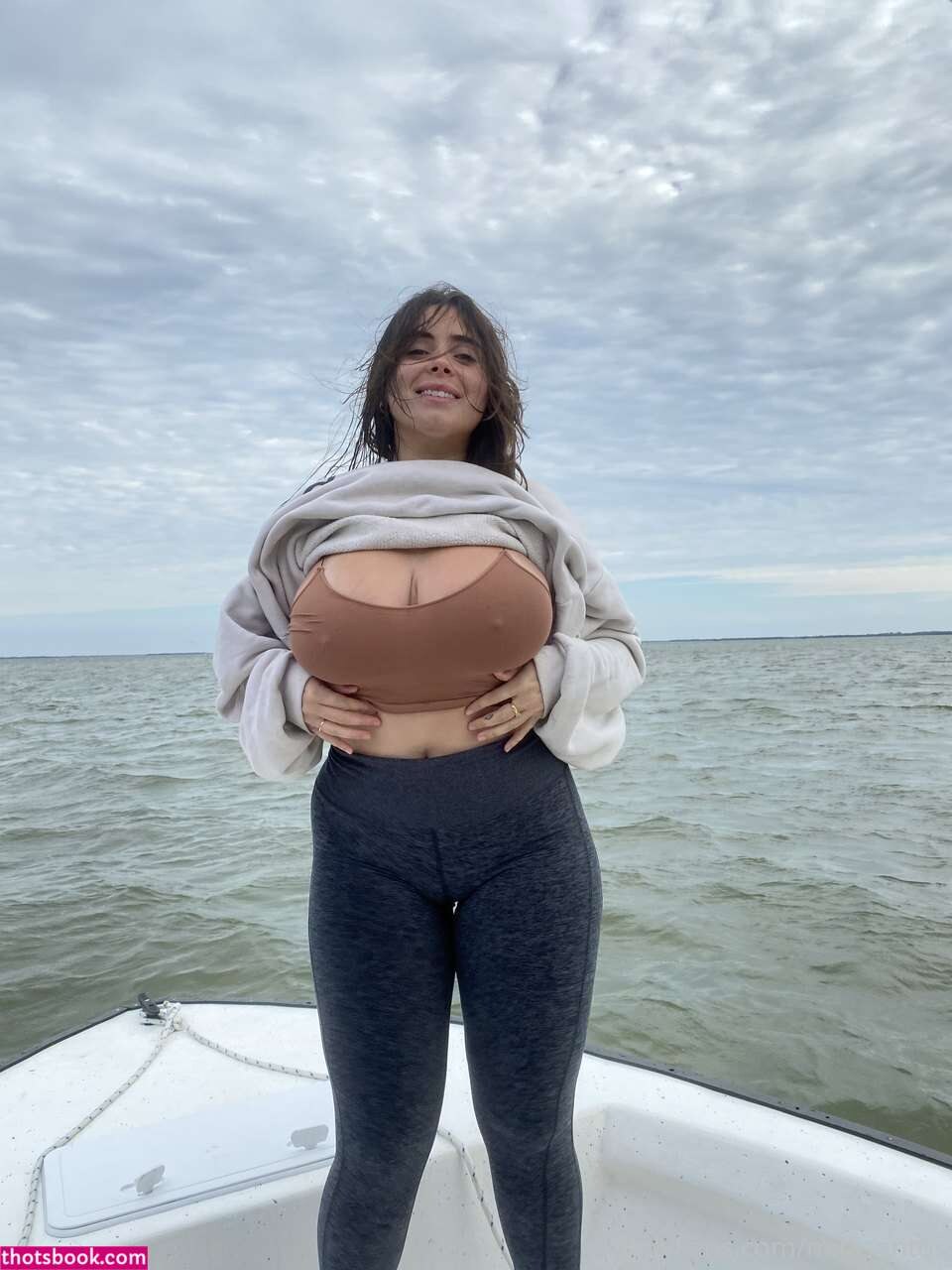 Mila Santos Photo #7