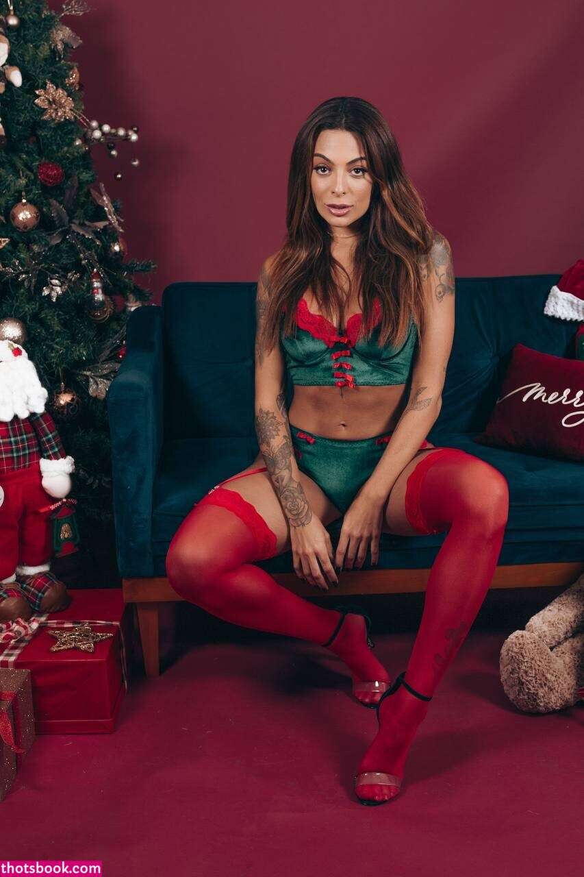 Monique Amin Photo #16