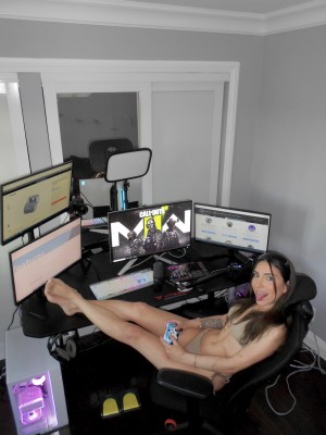 Nadia Amine Photo #15