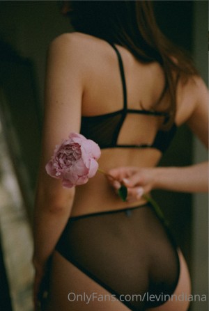 Diana Levin Photo #10