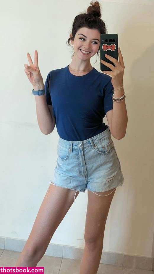 Chloe Lockley Photo #6