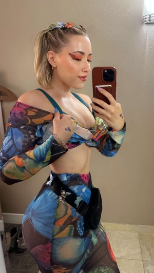 Pineapplebrat Photo #15