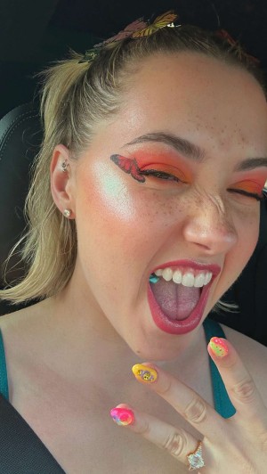 Pineapplebrat Photo #124