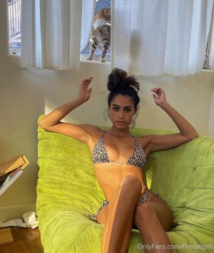 Undercover Freak Photo #14