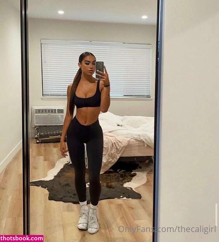 Undercover Freak Photo #37