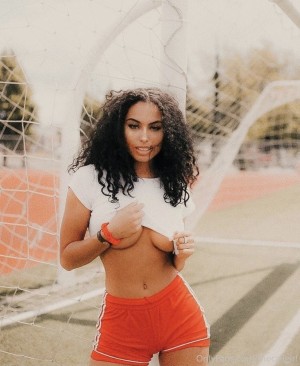 Undercover Freak Photo #22