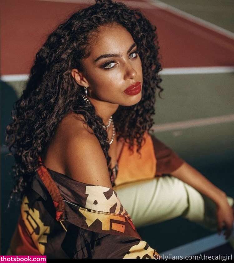 Undercover Freak Photo #75