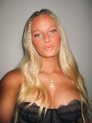 Annika Peterson Photo #35