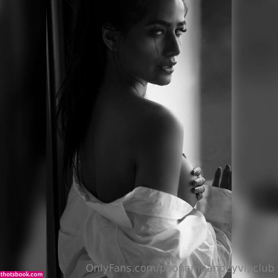 Poonam Pandey Photo #8