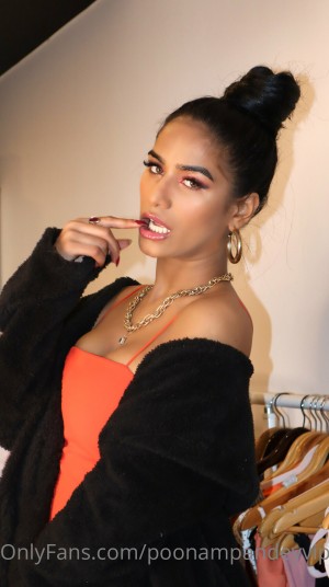 Poonam Pandey Photo #11