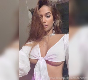 Poonam Pandey Photo #18