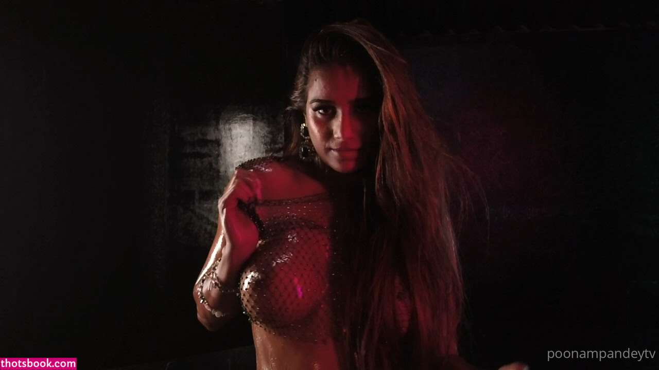 Poonam Pandey Photo #34