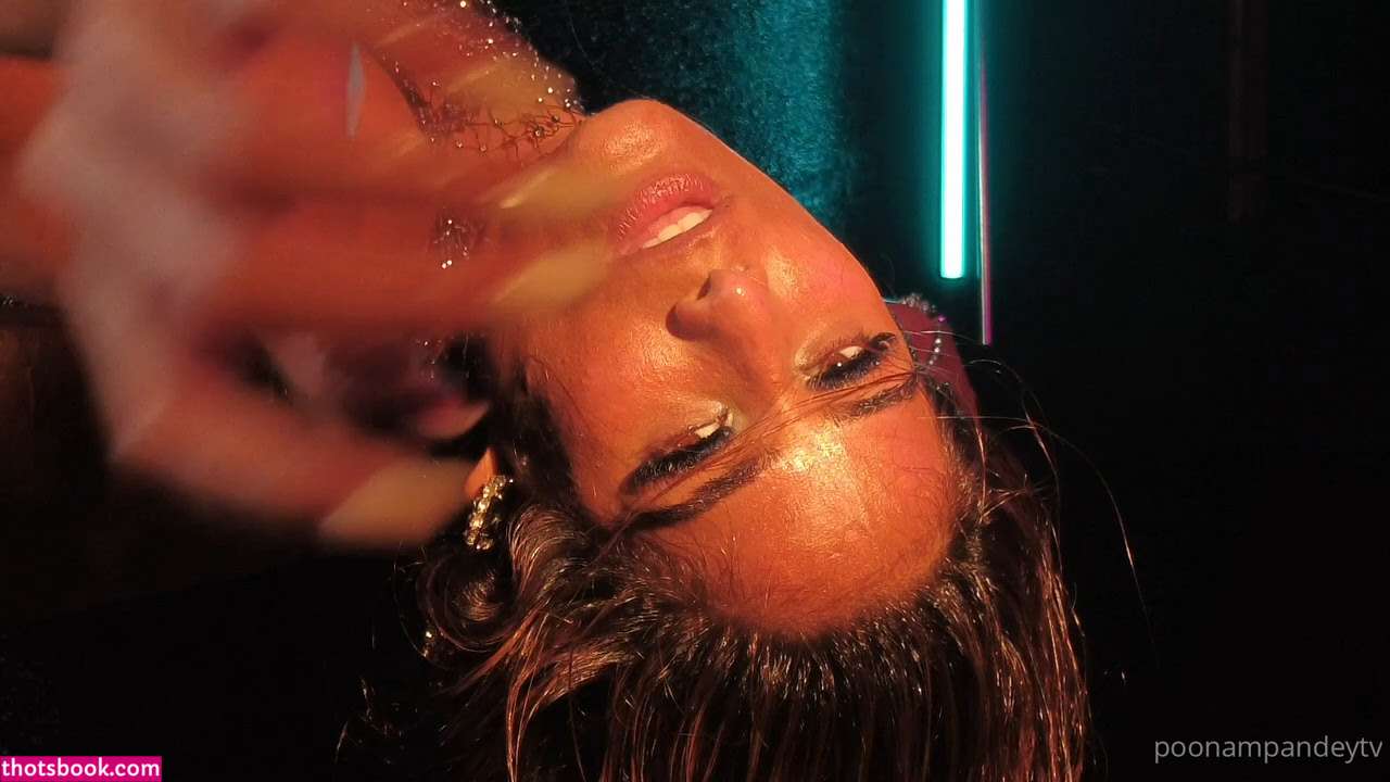 Poonam Pandey Photo #48