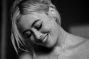 Chloe Surreal Photo #68