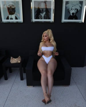 Jailyne Ojeda Post #20