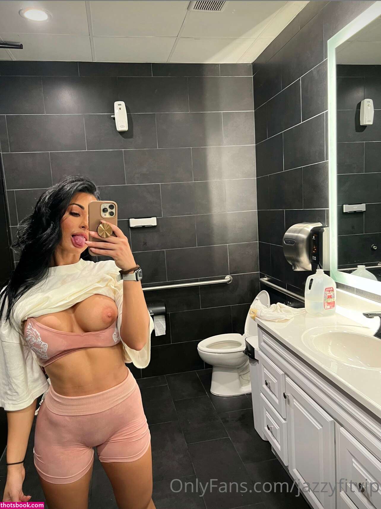 Jazmin Pineda Photo #28