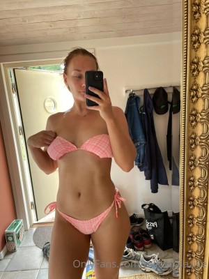 mikaelaburrito Photo #32